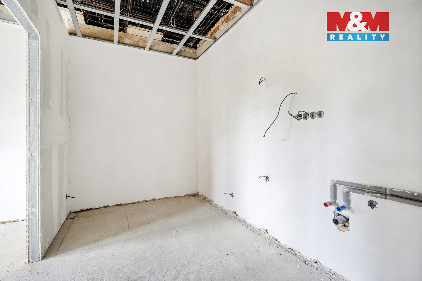 Prodej nájemního domu, činžáku 1 800 m² — photo 2