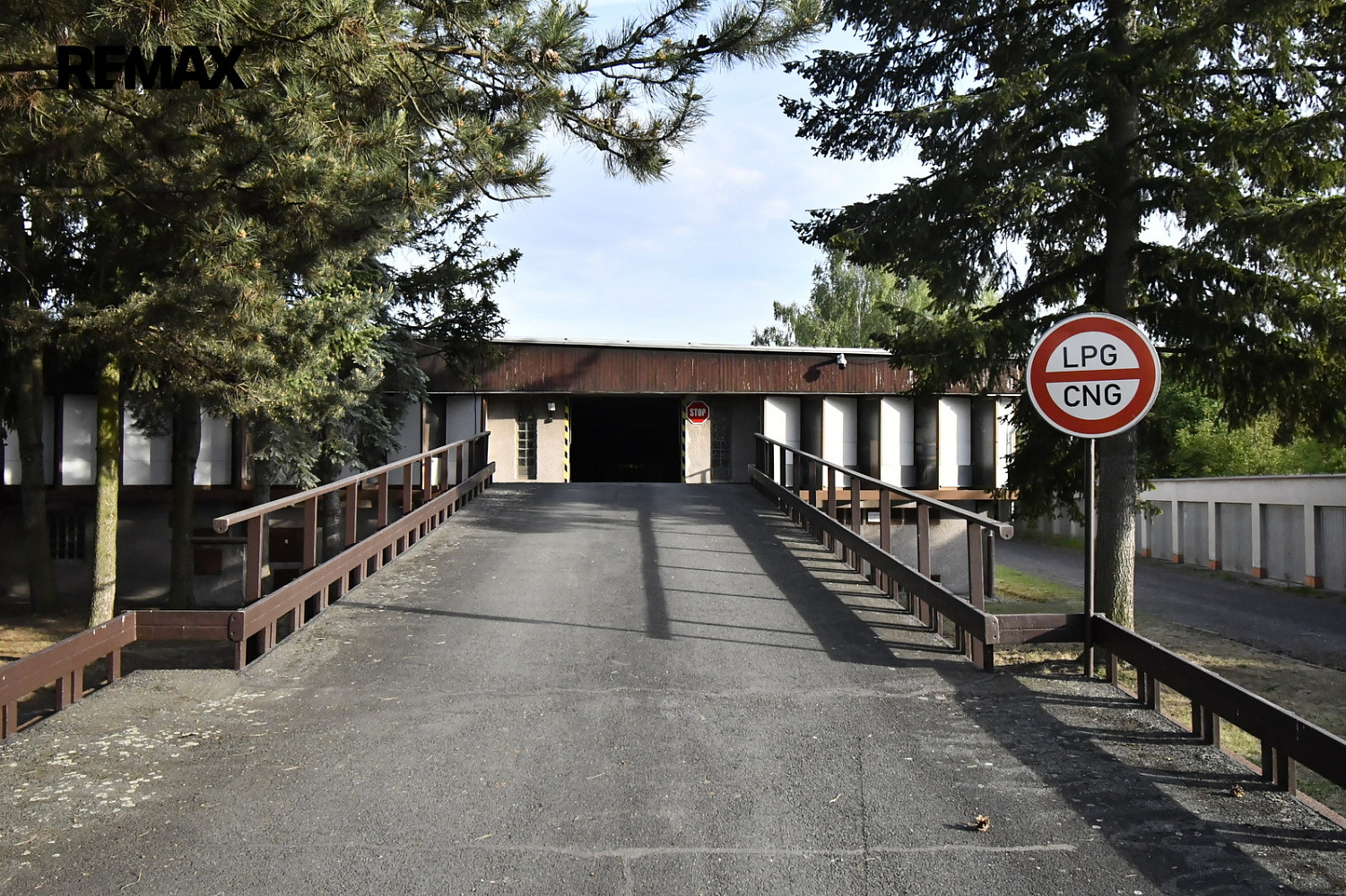 Prodej dvou parkovacích stání 26 m2, ulice mrštíkova - hradec králové