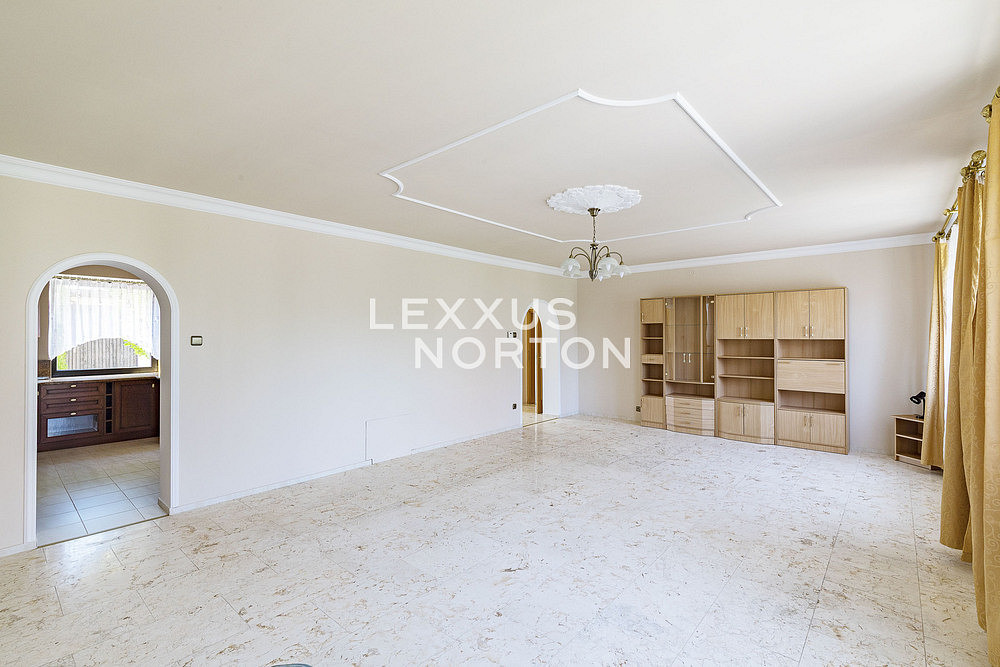 Pronájem domu 480 m² s pozemkem 483 m² — photo 2