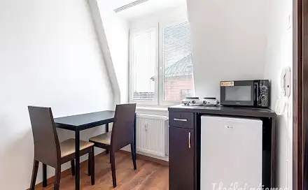 Pronájem bytu 1+kk 18 m², Suchdolské náměstí, Praha 6 - Suchdol