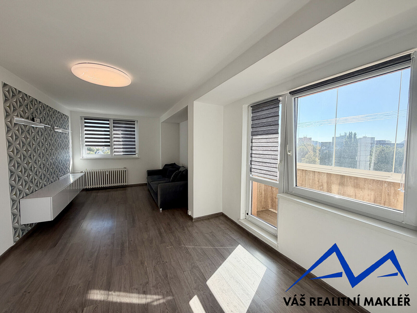 Pronájem bytu 2+1 65 m² – fotografie 3