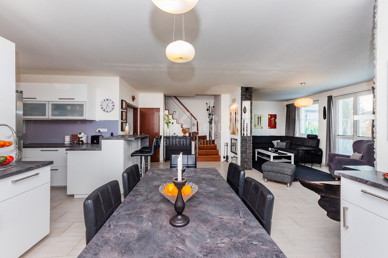 Prodej domu 155 m² s pozemkem 449 m² – fotografie 2