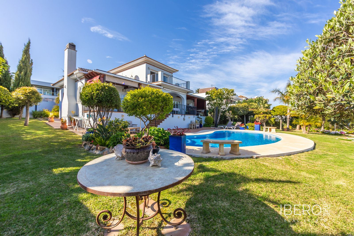 Prodej domu 250 m² s pozemkem 890 m²