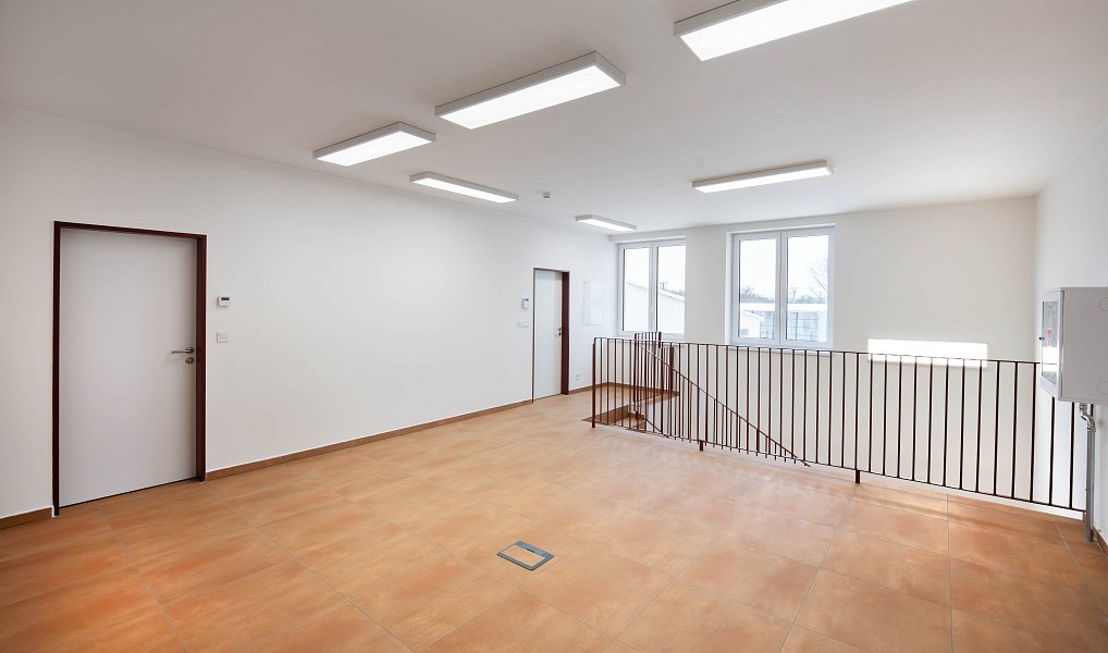 Pronájem kanceláře 420 m², Hořín – náhled fotky 8