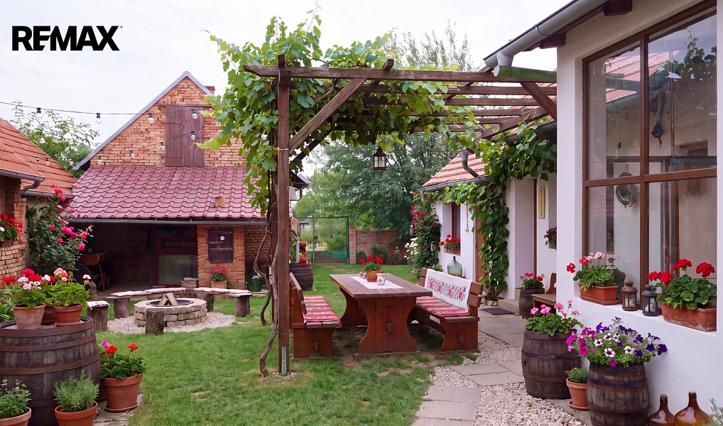 Prodej domu 200 m² s pozemkem 1 812 m², Šakvice – náhled fotky 2