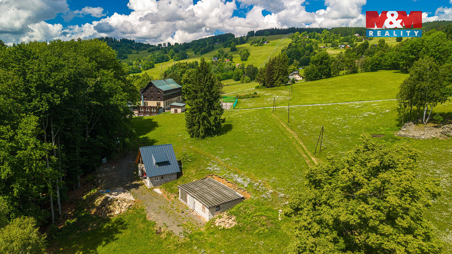 Prodej domu 251 m² s pozemkem 1 994 m²