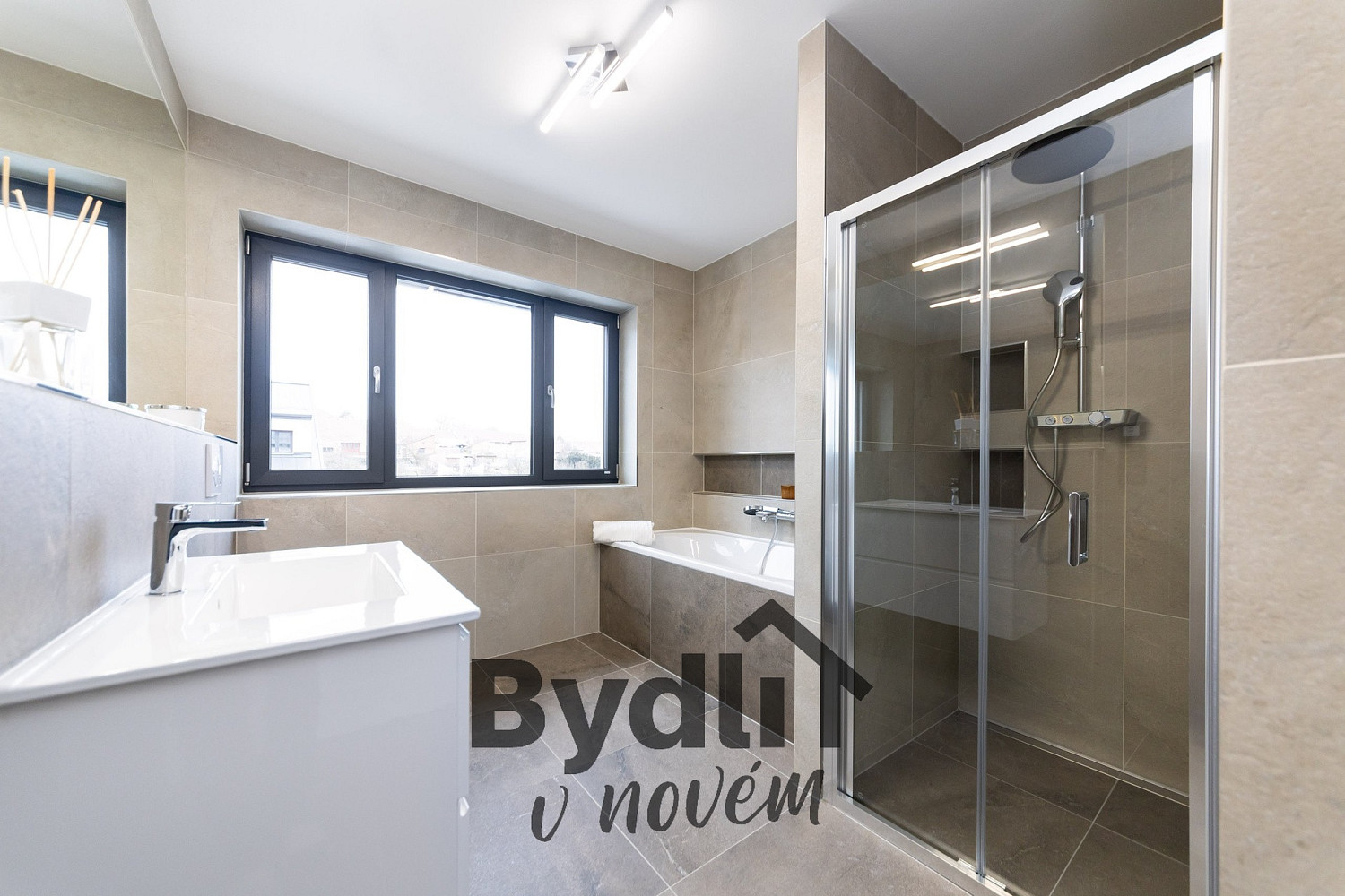 Prodej domu 121 m² s pozemkem 597 m² – fotografie 2