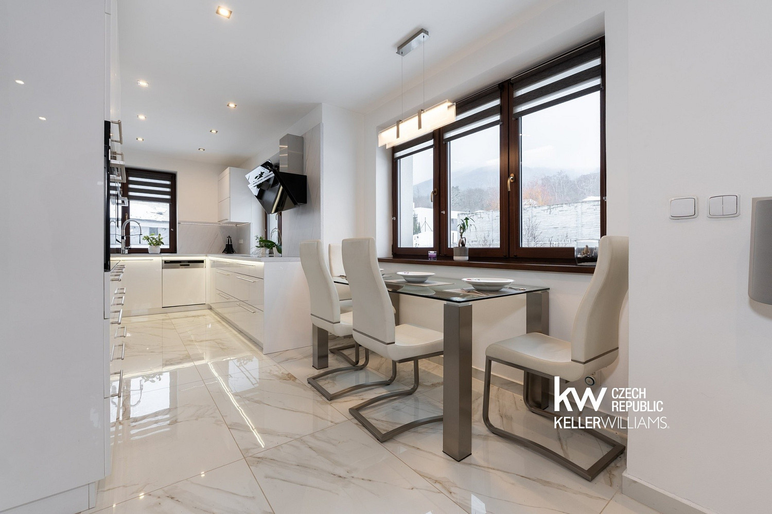 Prodej domu 100 m² s pozemkem 1 121 m² – fotografie 2