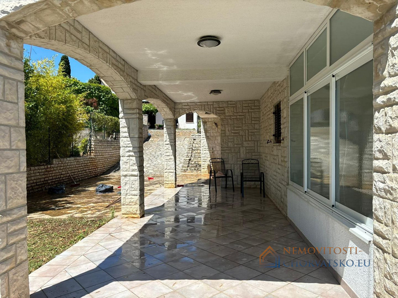 Prodej domu 400 m² s pozemkem 653 m² – pohled 4