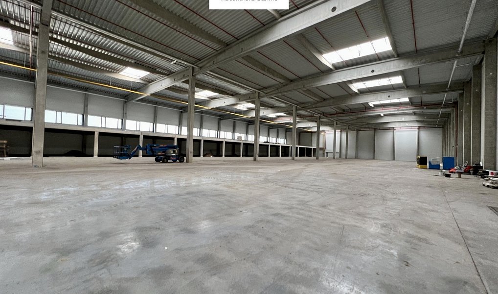 Pronájem výrobních prostor 2 800 m², Starovice – náhled fotky 2