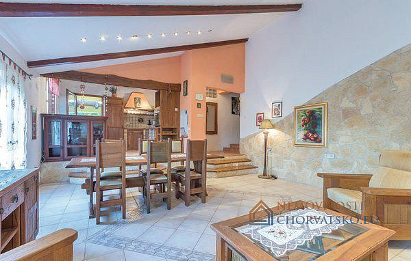 Prodej domu 320 m² s pozemkem 743 m² - Vista 5
