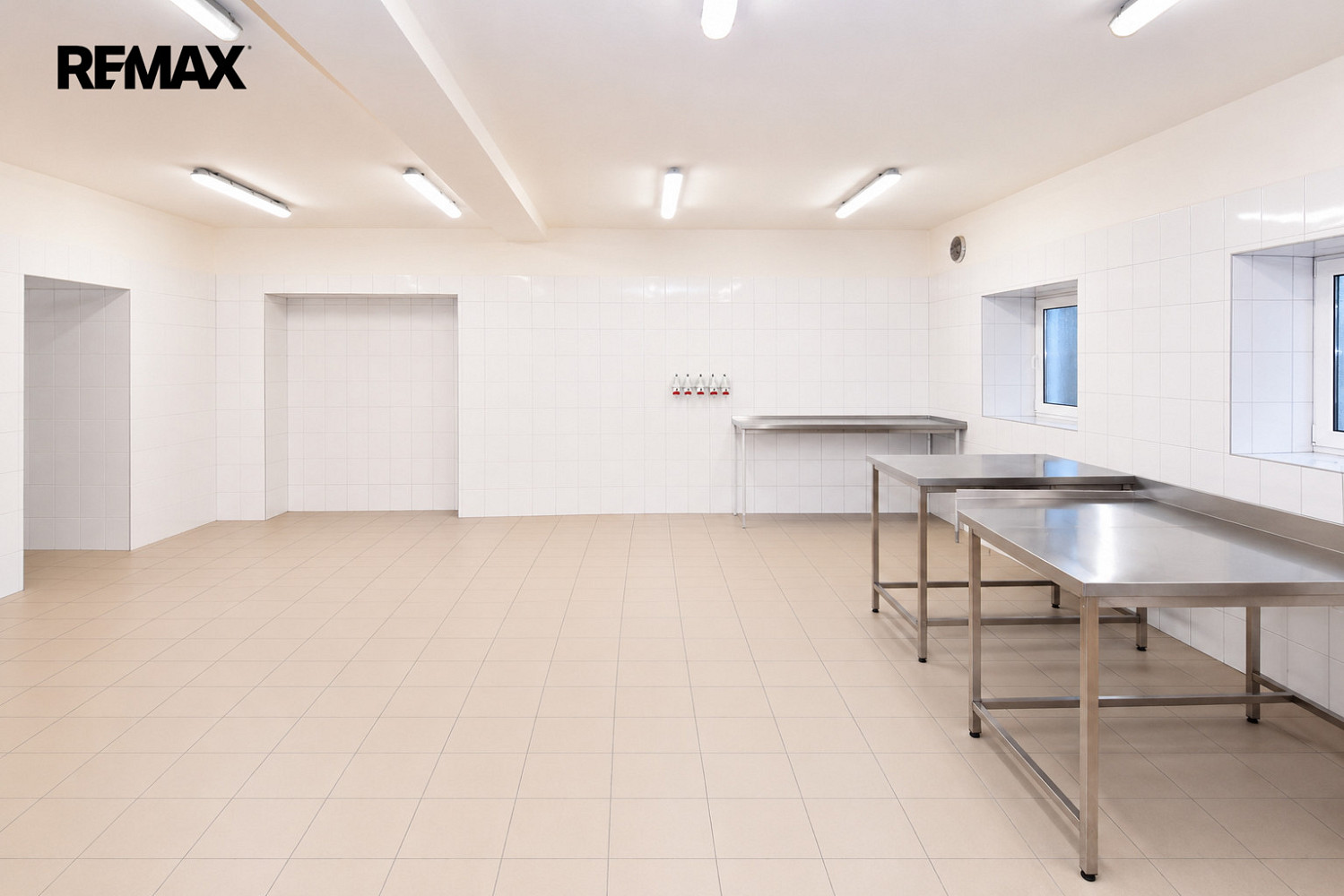 Pronájem výrobních prostor 434 m² – fotografie 3