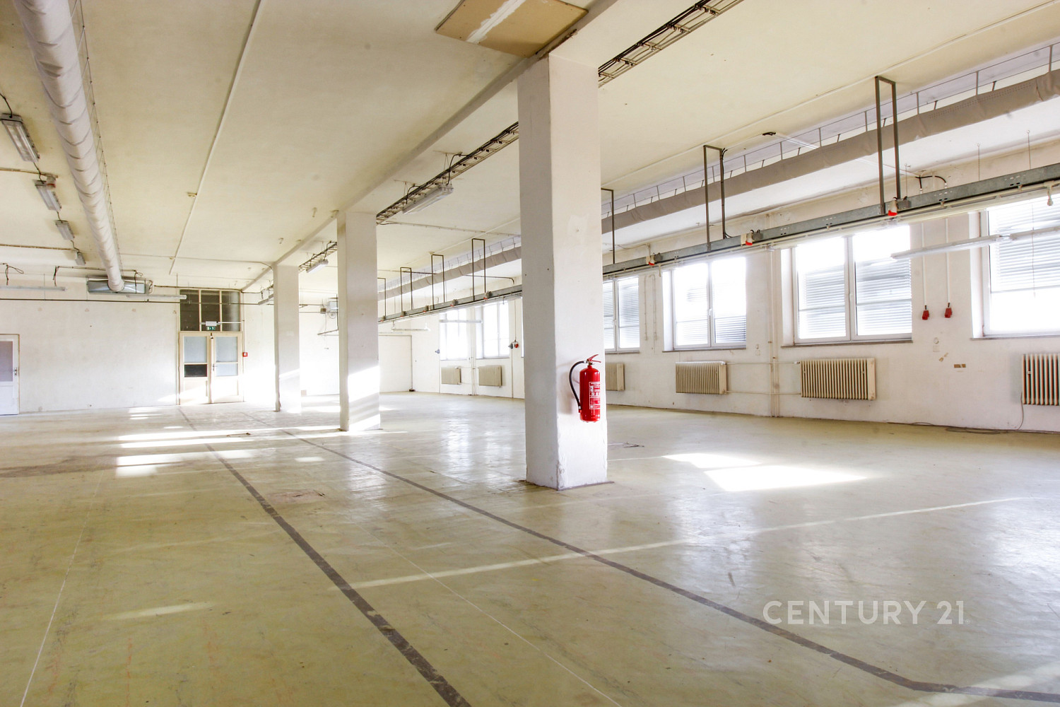 Pronájem komerčního objektu (jiného typu) 620 m²
