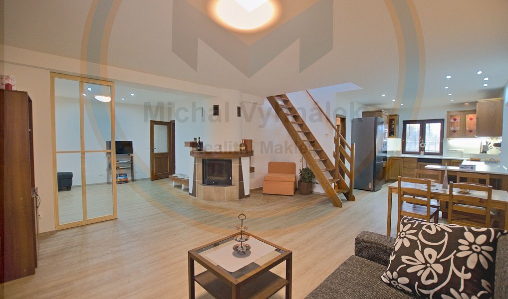 Prodej domu 154 m² s pozemkem 1 244 m², Tišice – náhled fotky 8