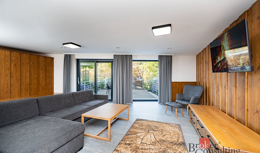Prodej domu 214 m² s pozemkem 350 m², Trutnov – náhled fotky 11