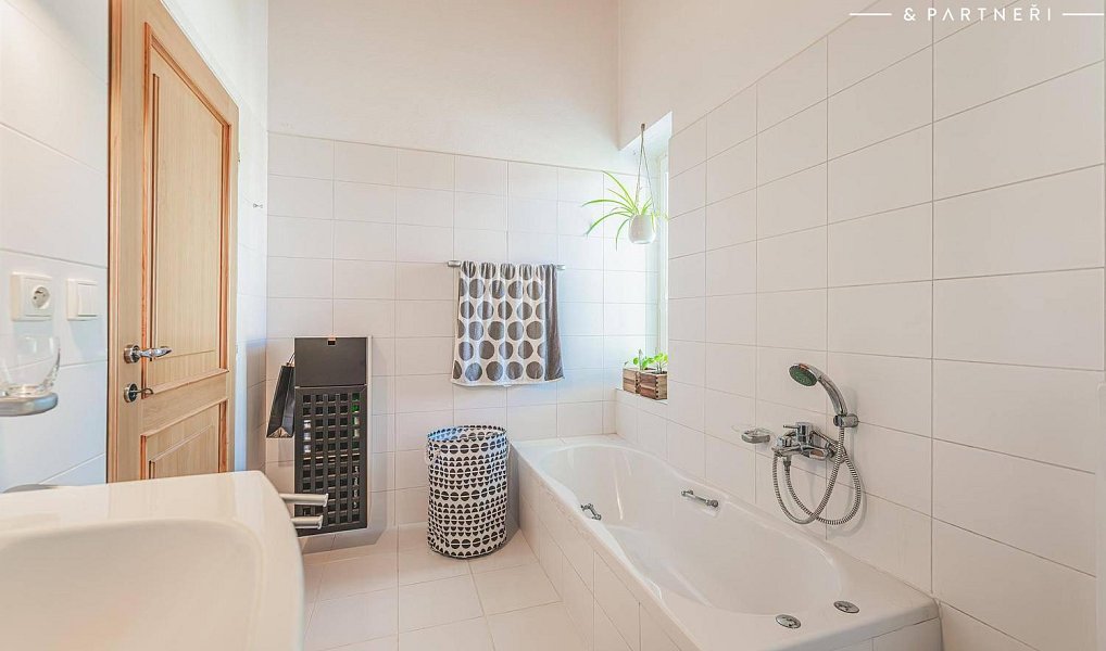 Prodej domu 300 m² s pozemkem 1 176 m², Hradec Králové – náhled fotky 11