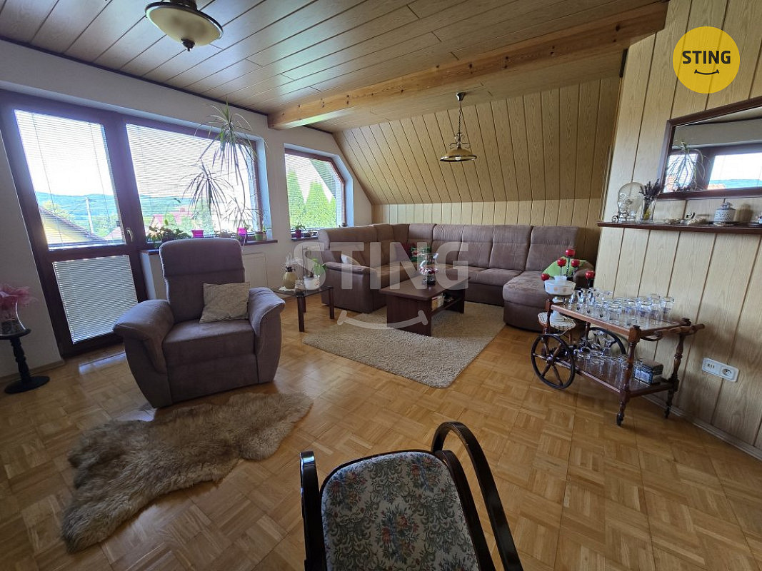 Pronájem domu 170 m² s pozemkem 878 m² – fotografie 2