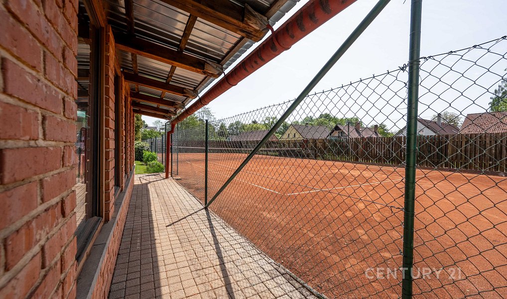 Prodej ubytovacího objektu 430 m², Jesenice – náhled fotky 16