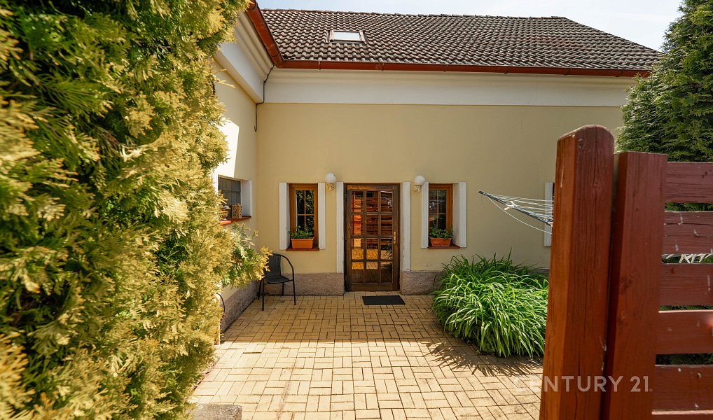 Prodej domu 155 m² s pozemkem 1 723 m², Jesenice – náhled fotky 2