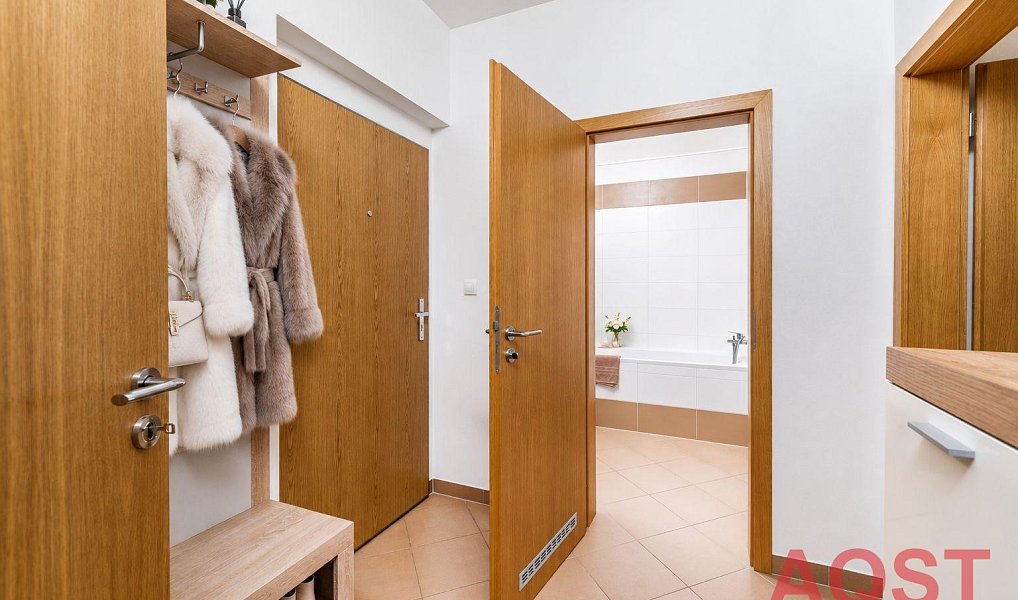 Prodej bytu 1+kk 43 m², Praha – náhled fotky 14