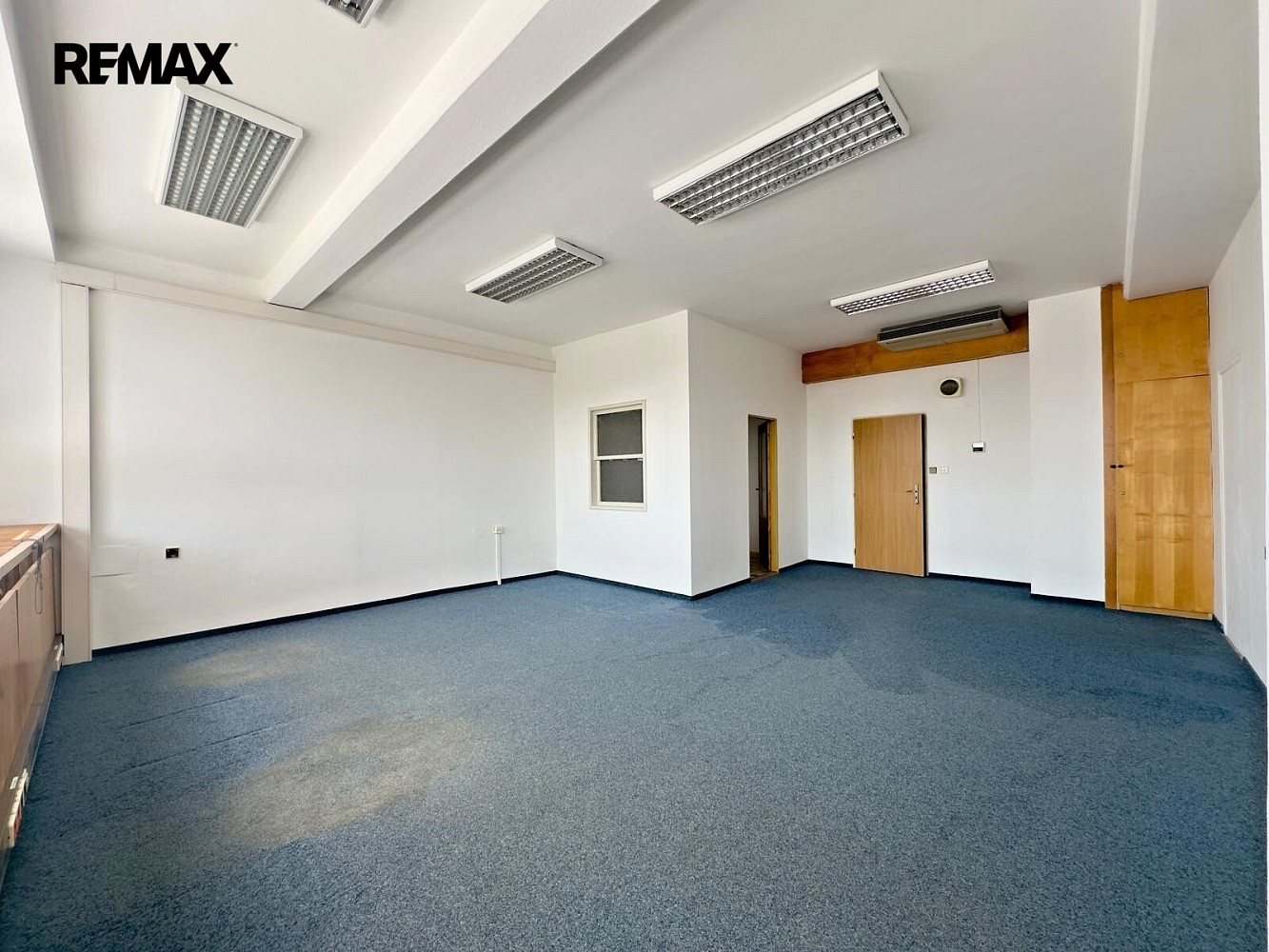 Pronájem kanceláře 38 m² – fotografie 2
