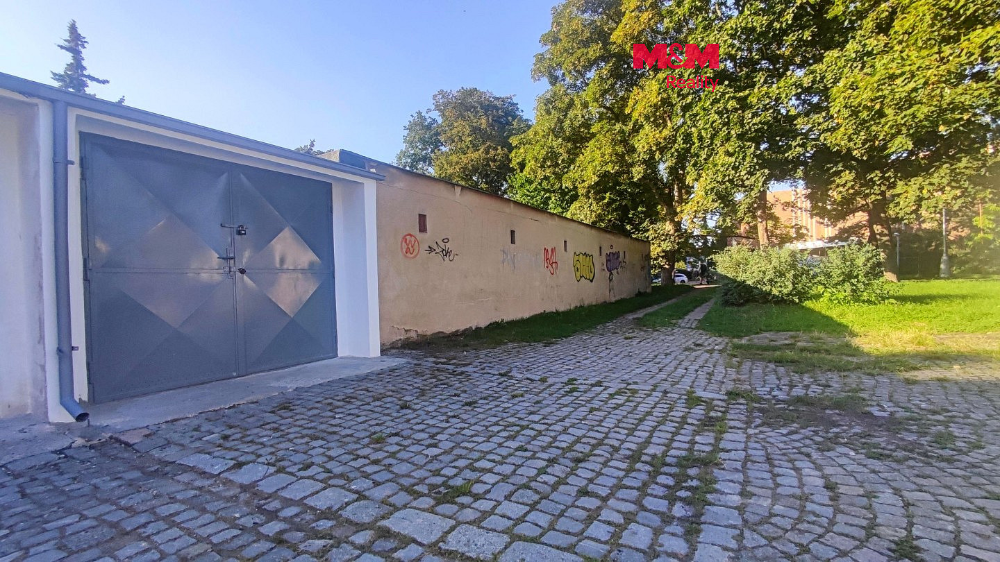 Pronájem garáže, 17 m2, hradec králové, ul. u kavalíru