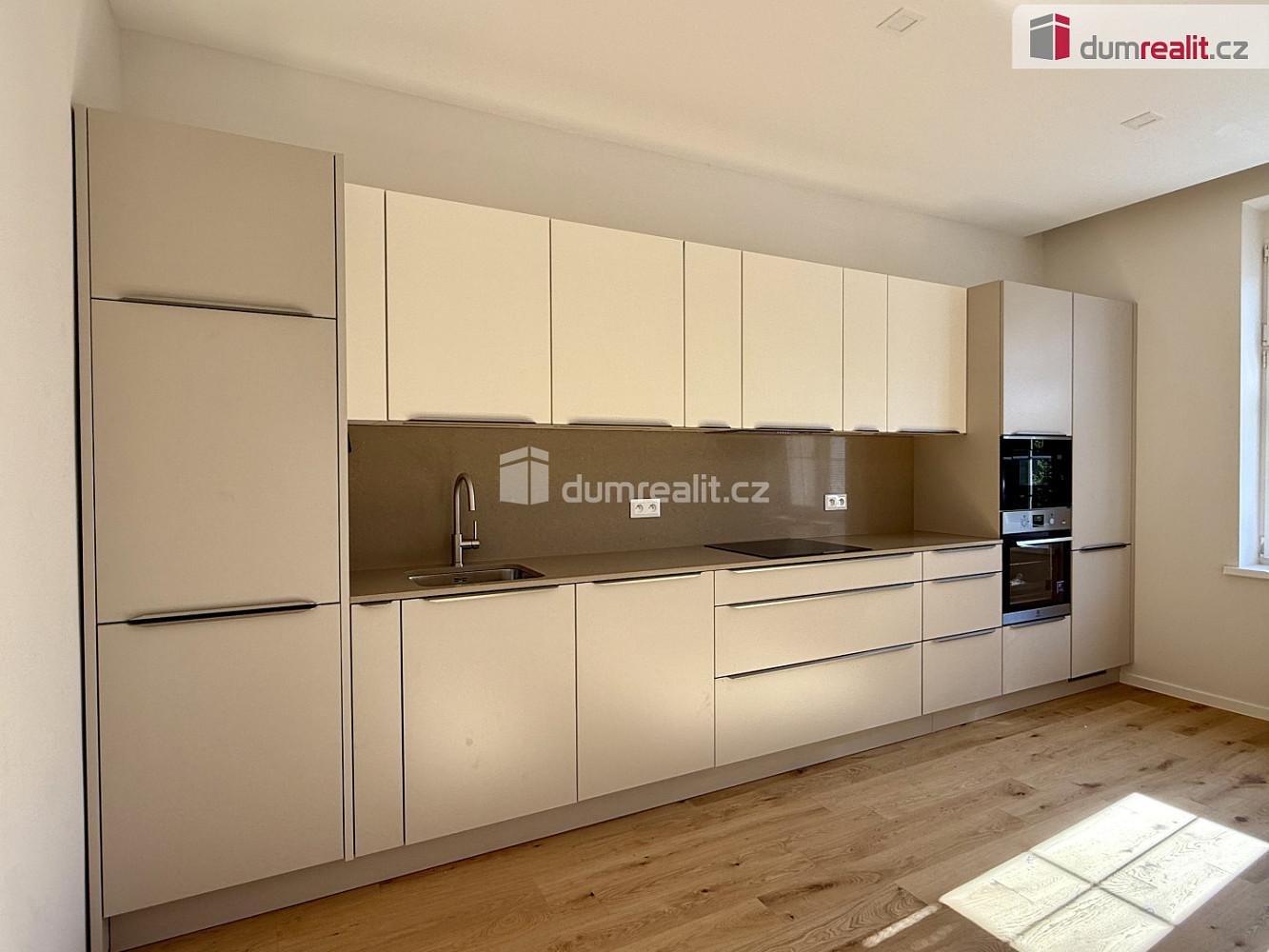Pronájem bytu 4+kk 105 m² — photo 2