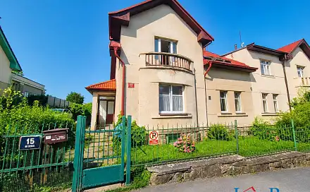 Prodej domu 160 m² s pozemkem 680 m², Na spádu, Praha 10 - Strašnice