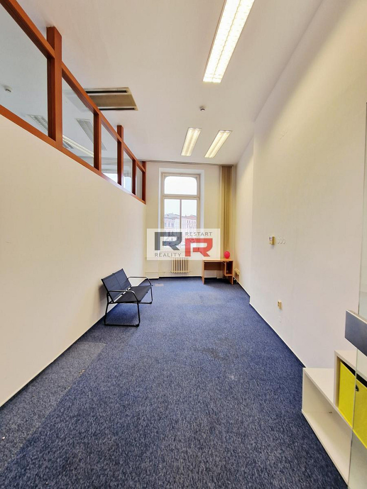 Pronájem trojkanceláře 67m² v centru Olomouce - ul. Dolní náměstí – pohled 5