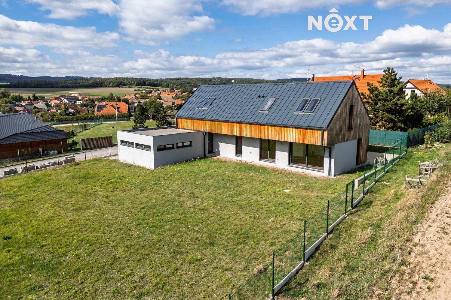 Prodej domu 214 m² s pozemkem 1 127 m²