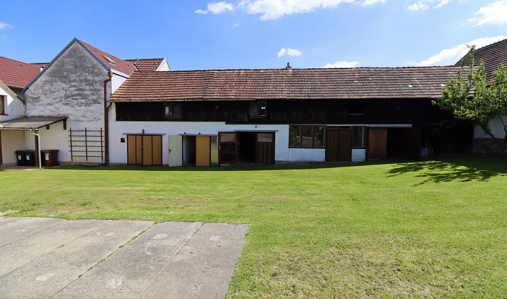 Prodej domu 171 m² s pozemkem 2 693 m², Strážkovice – náhled fotky 3