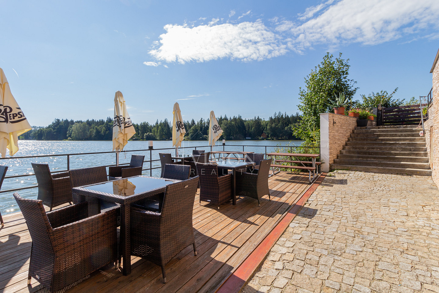 Prodej ubytovacího objektu 300 m² – fotografie 2