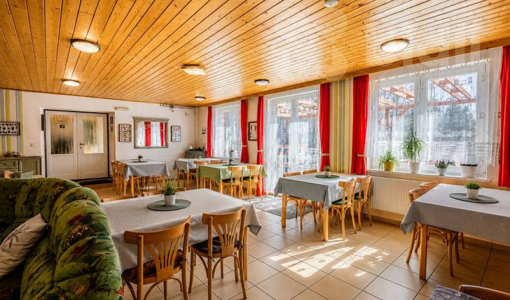 Prodej ubytovacího objektu 860 m², Chvalčov – náhled fotky 13