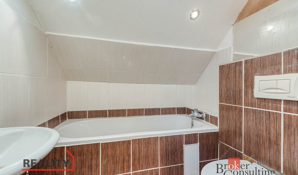 Prodej domu 579 m² s pozemkem 1 059 m², Středokluky – náhled fotky 23