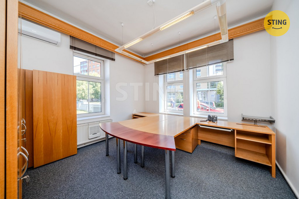 Pronájem kanceláře 250 m² – fotografie 3