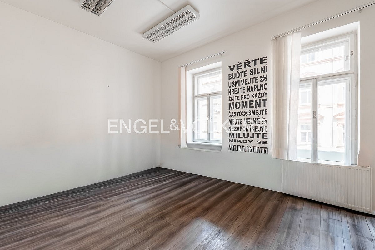 Pronájem kanceláře 136 m² – fotografie 4