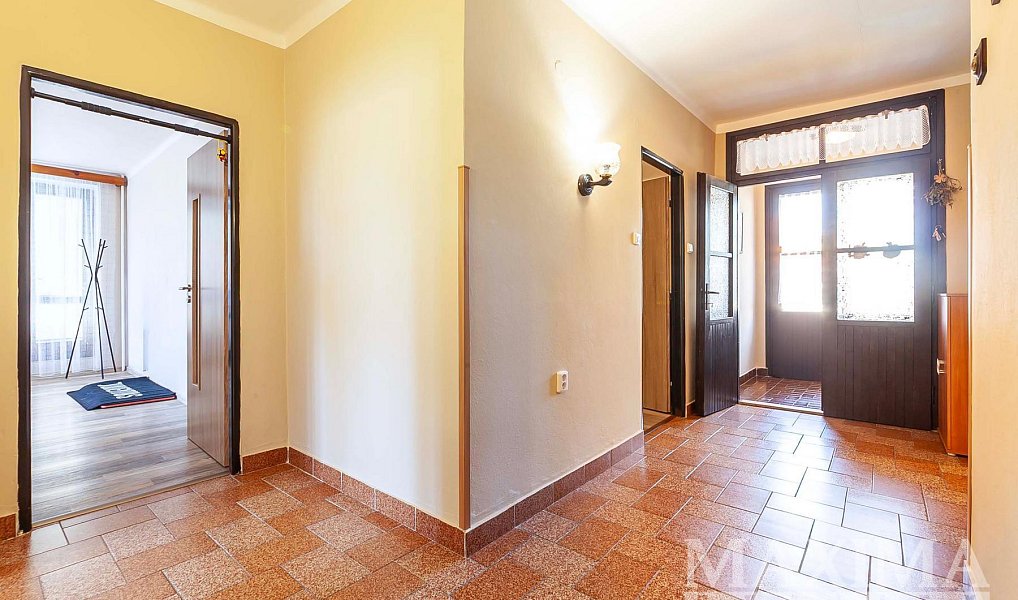 Prodej domu 340 m² s pozemkem 4 800 m², Bečváry – náhled fotky 7