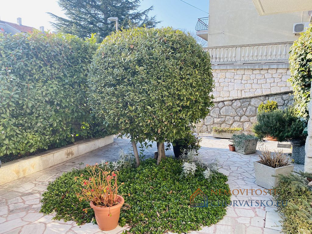 Prodej domu 250 m² s pozemkem 460 m² - Ansicht 3