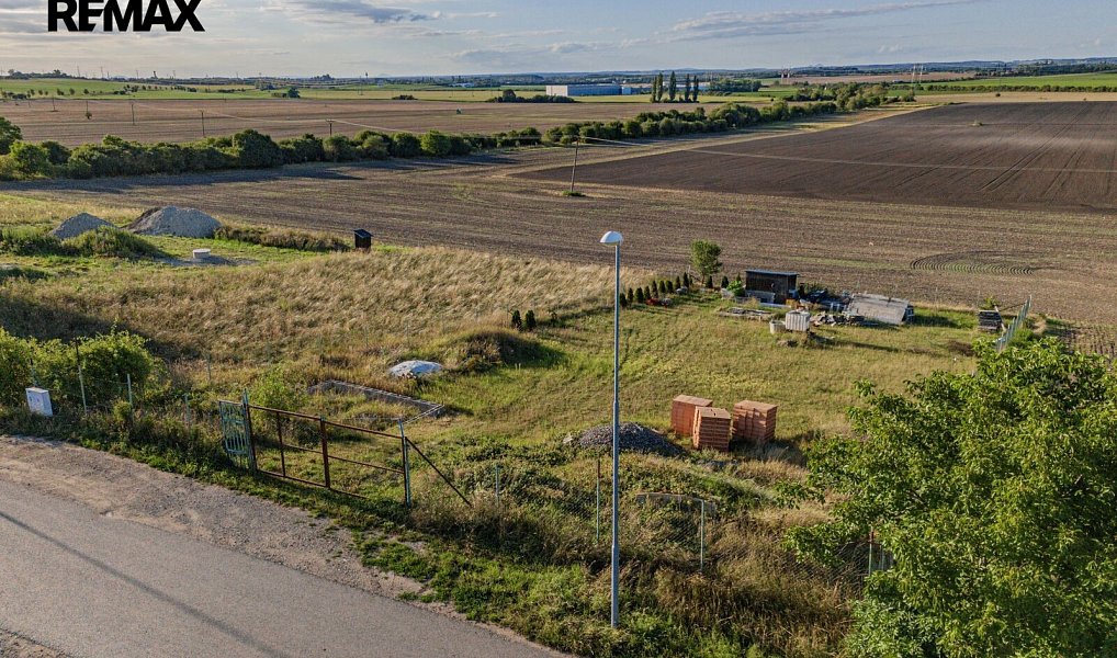 Prodej stavebního pozemku 1 295 m², Vykáň – náhled fotky 2