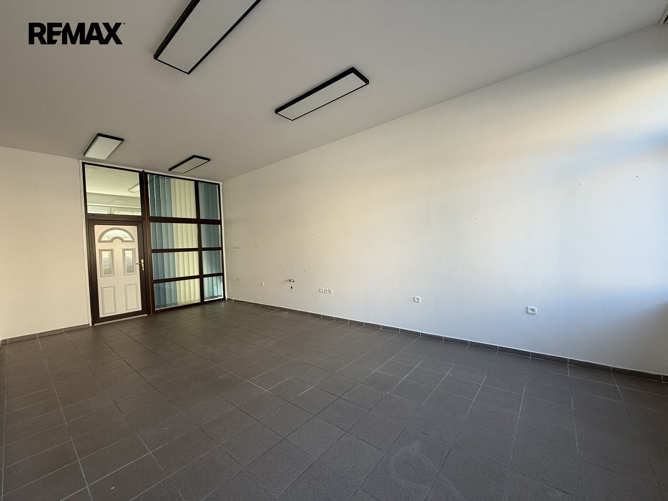 Pronájem obchodních prostor 42 m²