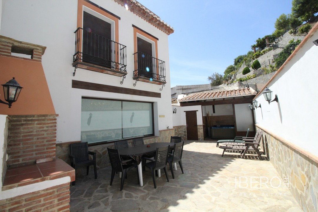 Prodej domu 300 m² s pozemkem 300 m² — photo 2