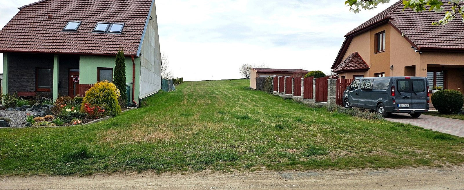 Prodej stavebního pozemku 1 606 m² – fotografie 2