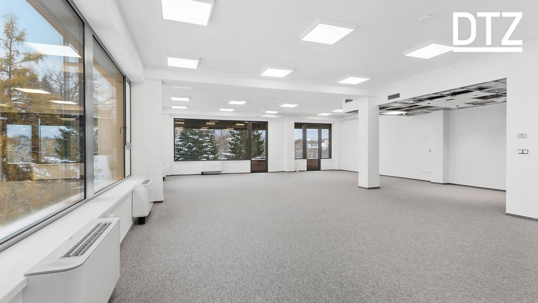 Pronájem kanceláře 277 m² – fotografie 2