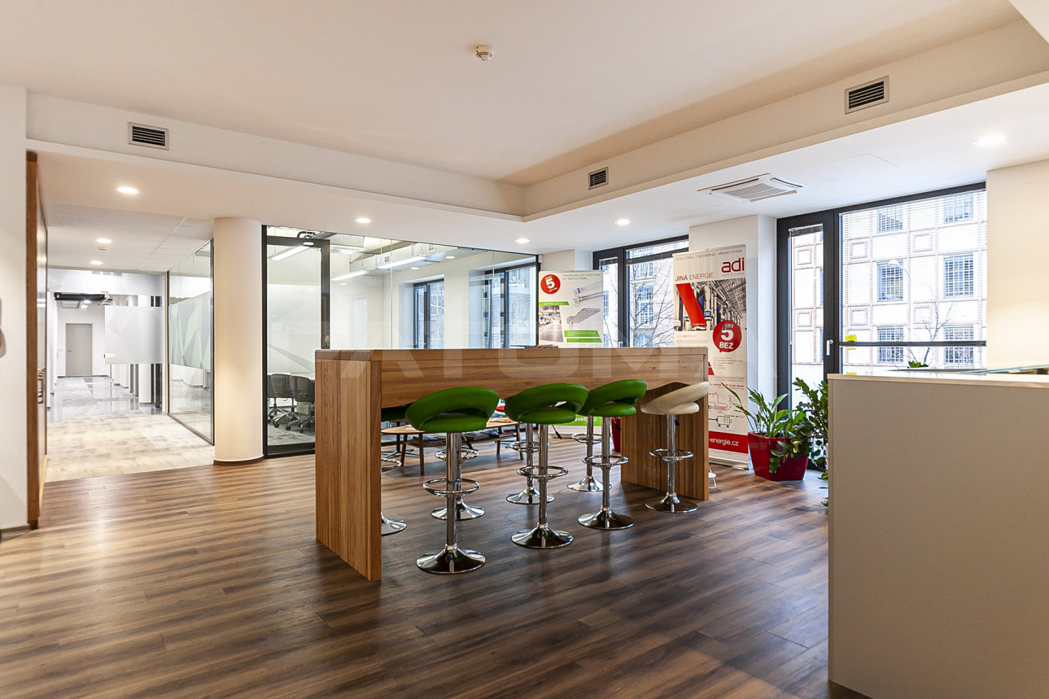 Pronájem kanceláře 220 m² – fotografie 2