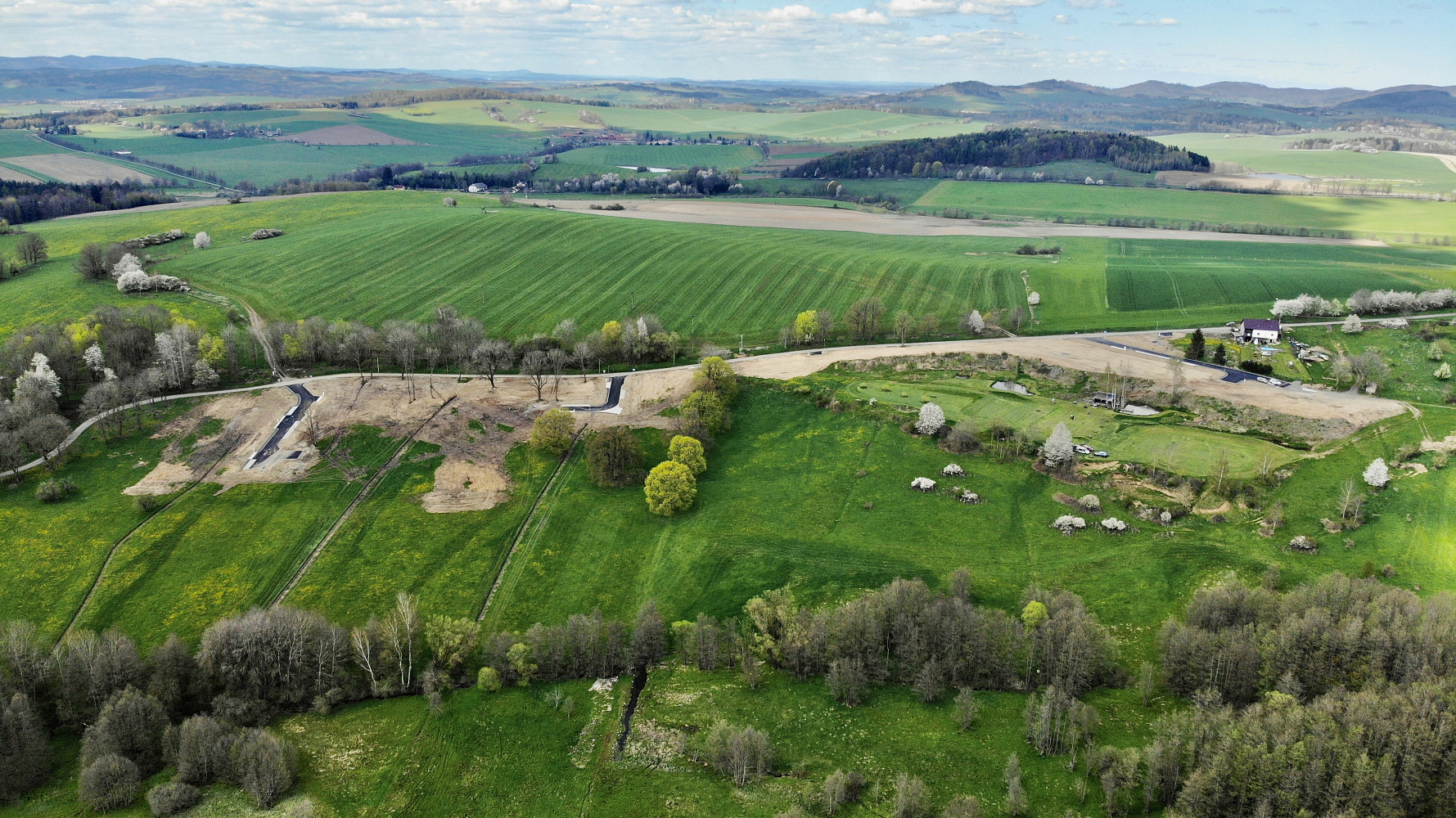 Prodej stavebního pozemku 2 044 m²