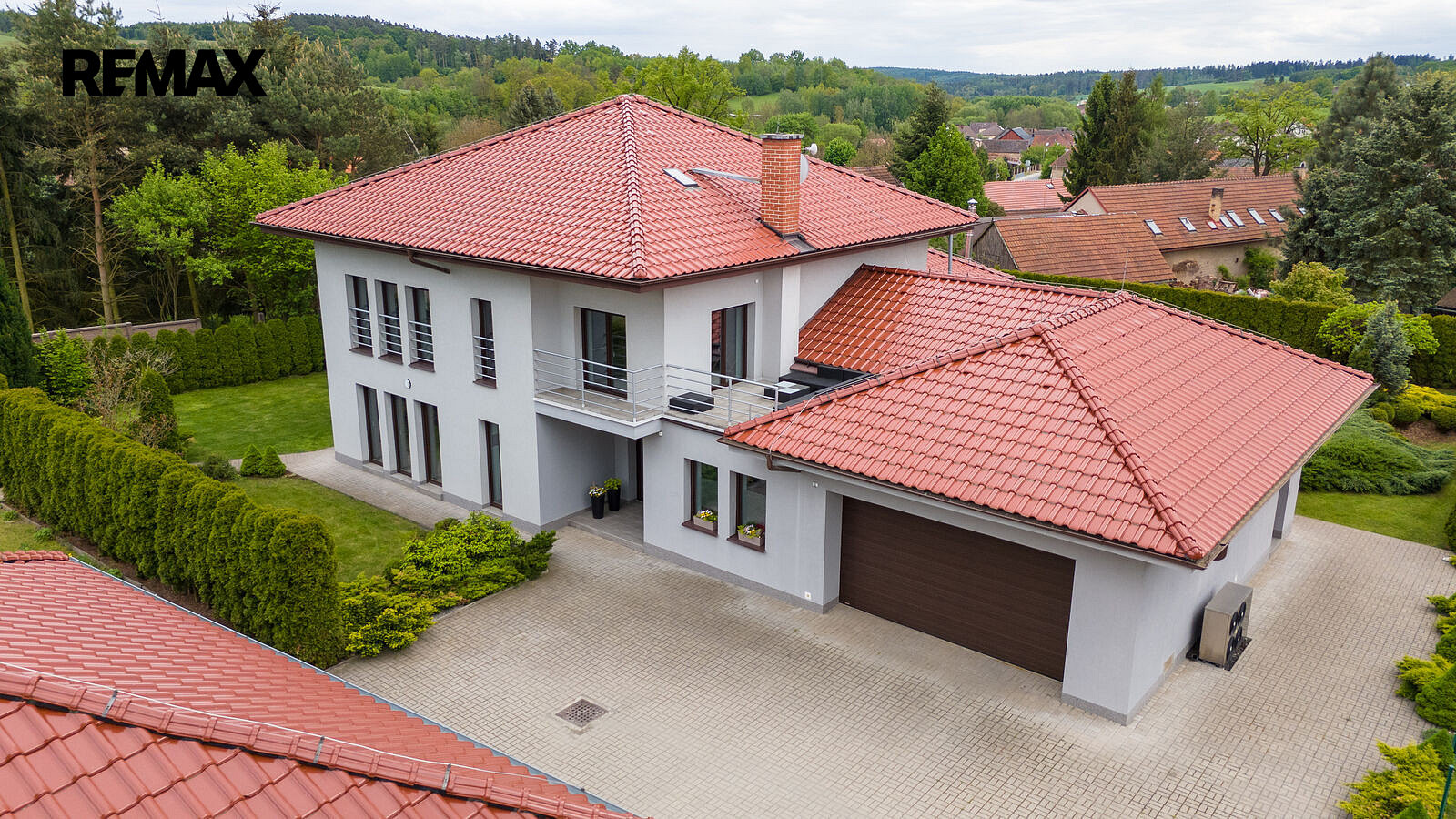 Prodej domu 634 m² s pozemkem 2 143 m²