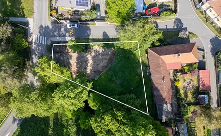 Prodej stavebního pozemku 800 m², Panenské Břežany, okres Praha-východ