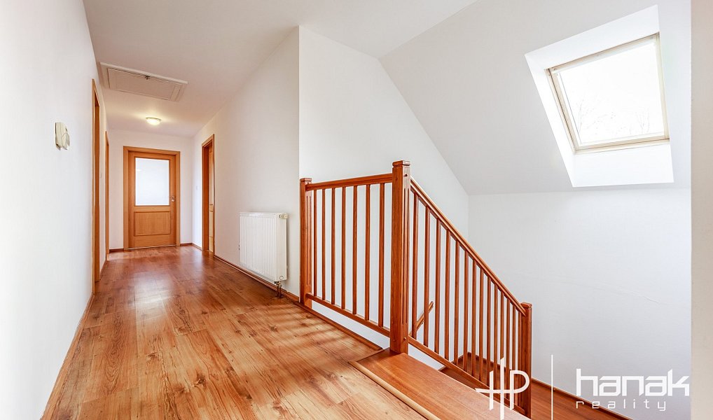 Prodej domu 259 m² s pozemkem 2 016 m², Strančice – náhled fotky 11