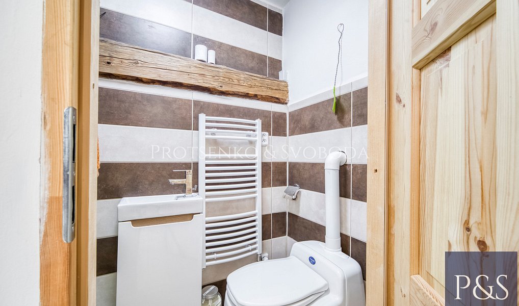 Prodej ubytovacího objektu 300 m², Lhenice – náhled fotky 18
