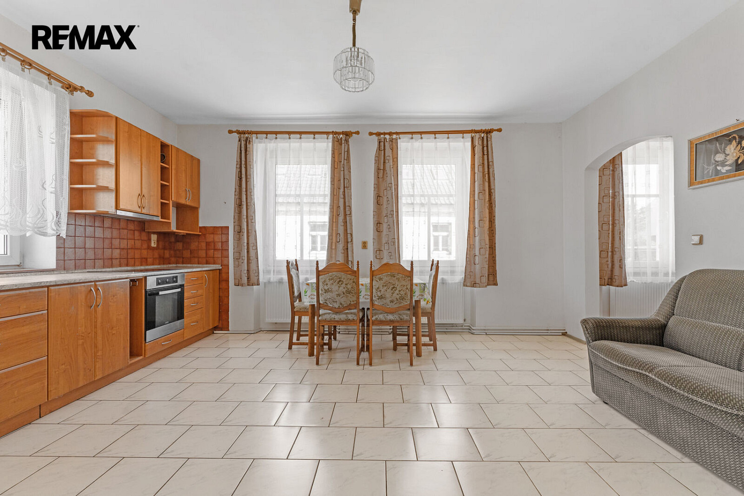 Prodej domu 275 m² s pozemkem 515 m² – fotografie 2